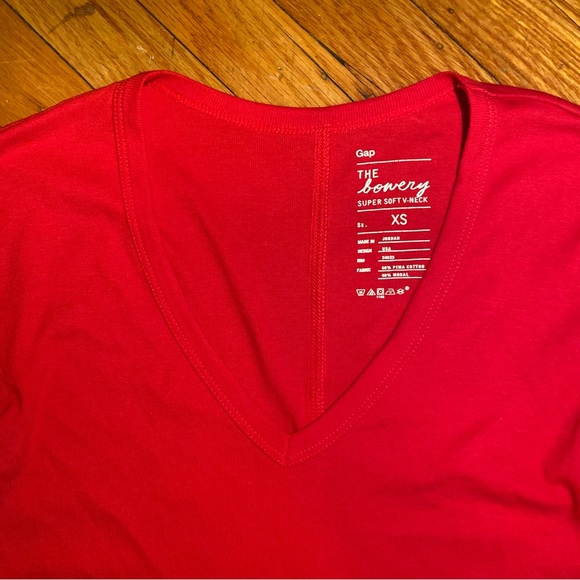 Red V Neck - Picture 4 of 4